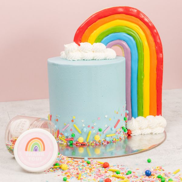 Pride Torte mit Royal Icing Regenbogen