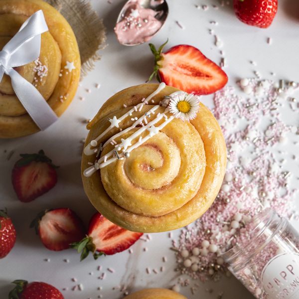 Vegane Erdbeer-Rhabarber Schnecken